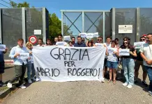 Salvini al carcere di Bollate fa visita a Mario Roggero: “Senza minacce non avrebbe reagito, sarei orgoglioso di poterlo candidare in Lega” / Video