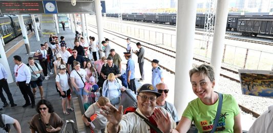 Cina: in prova treno turistico Suifenhe-Vladivostok (3)