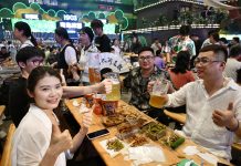 Cina: a Qingdao via al 36esimo Festival internazionale della birra (2)