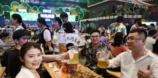 Cina: a Qingdao via al 36esimo Festival internazionale della birra (2)