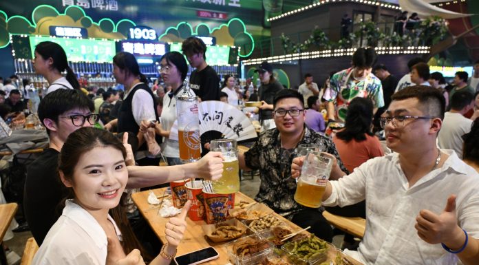 Cina: a Qingdao via al 36esimo Festival internazionale della birra (2)