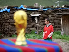 Cina: sogni calcistici per bambini dello Xizang, a 4.700 metri di altitudine (1)