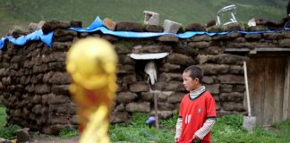 Cina: sogni calcistici per bambini dello Xizang, a 4.700 metri di altitudine (1)