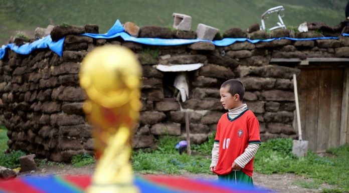 Cina: sogni calcistici per bambini dello Xizang, a 4.700 metri di altitudine (1)