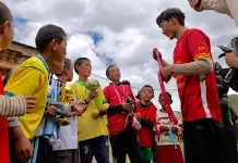 Cina: sogni calcistici per bambini dello Xizang, a 4.700 metri di altitudine (3)