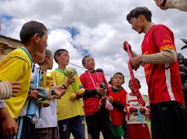 Cina: sogni calcistici per bambini dello Xizang, a 4.700 metri di altitudine (3)