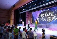 Cina: studenti alla scoperta della scienza nel museo del Liaoning (1)