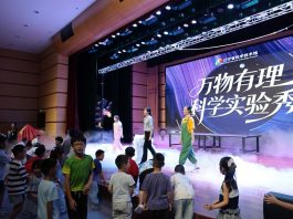Cina: studenti alla scoperta della scienza nel museo del Liaoning (1)