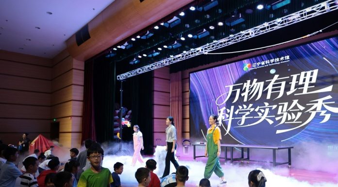 Cina: studenti alla scoperta della scienza nel museo del Liaoning (1)