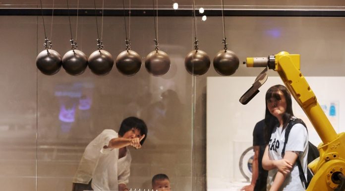 Cina: studenti alla scoperta della scienza nel museo del Liaoning (3)