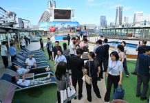 Cina: Qingdao, tour in crociera per il Festival internazionale della birra (1)
