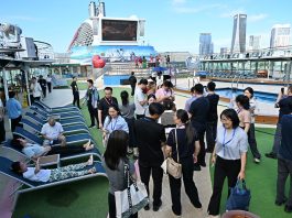 Cina: Qingdao, tour in crociera per il Festival internazionale della birra (1)