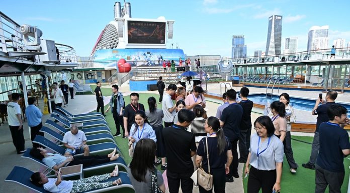 Cina: Qingdao, tour in crociera per il Festival internazionale della birra (1)