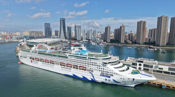Cina: Qingdao, tour in crociera per il Festival internazionale della birra (2)