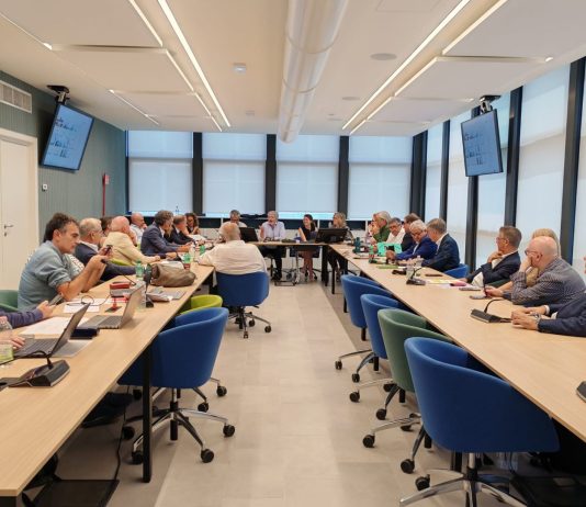Enti locali, firmato il contratto 2025-2027: aumenti medi fino a 152 euro