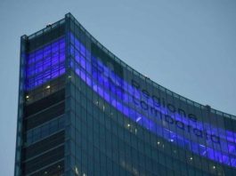 Regione Lombardia illumina di blu Palazzo Pirelli per promuovere la cultura della salute neurologica