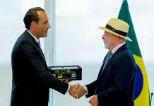 Filosa incontra Lula per il 50° anniversario del marchio in Brasile
