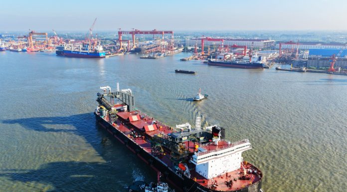 Cina: salpa la Wontanara, nave autoscaricante da tre primati mondiali (3)