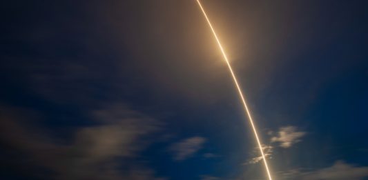 Cina: lanciato nello spazio un nuovo satellite per la trasmissione dati