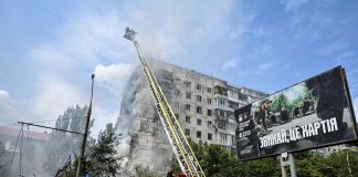 Ucraina, attacco russo a Zaporizhzhia: un morto e due feriti / Video