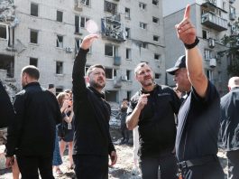 Nuovi raid russi in Ucraina, 4 morti a Sumy. Si aggrava il bilancio delle vittime dell’attacco a Kiev