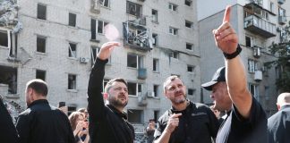Nuovi raid russi in Ucraina, 4 morti a Sumy. Si aggrava il bilancio delle vittime dell’attacco a Kiev