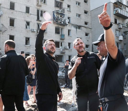 Nuovi raid russi in Ucraina, 4 morti a Sumy. Sale a 23 il numero delle vittime dell’attacco a Kiev