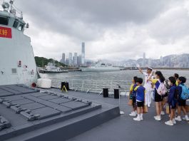 Cina: Hong Kong, porte aperte per la flotta della Marina dell’EPL (1)