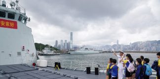Cina: Hong Kong, porte aperte per la flotta della Marina dell’EPL (1)
