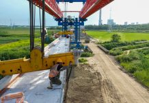 Cina: completata la posa delle travi del ponte ferroviario di Tongjiang (2)