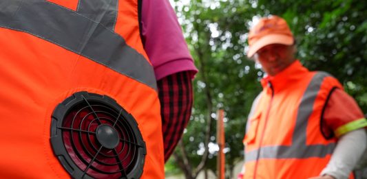 Cina: giubbotti refrigeranti per gli operatori ecologici di Nanchino (2)