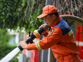 Cina: a Dunhua interventi di ripristino dopo le inondazioni (1)