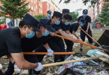 Cina: a Dunhua interventi di ripristino dopo le inondazioni (2)