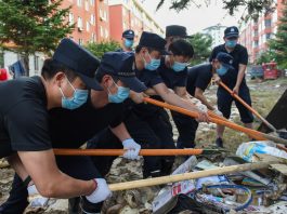 Cina: a Dunhua interventi di ripristino dopo le inondazioni (2)
