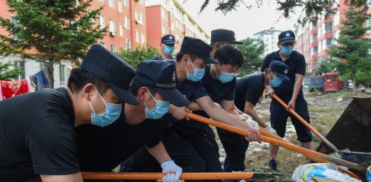 Cina: a Dunhua interventi di ripristino dopo le inondazioni (2)