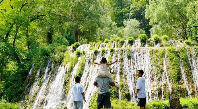 Cina: turismo estivo tra montagne e corsi d’acqua nello Hebei (3)
