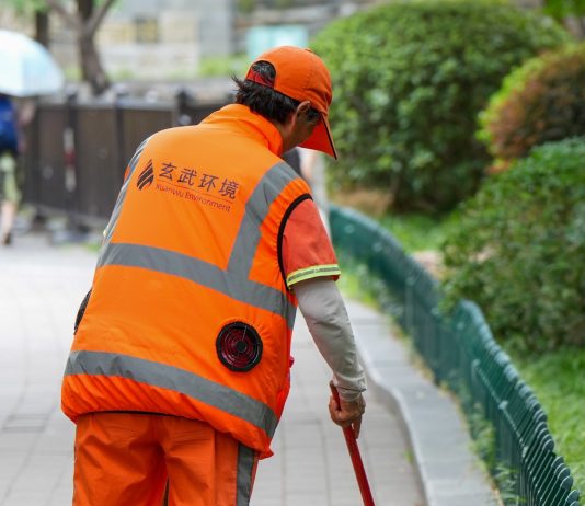 Cina: giubbotti refrigeranti per gli operatori ecologici di Nanchino (3)