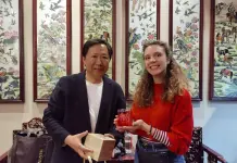 Cina: dottoranda italiana studia la pittura su vetro a Tianjin (1)