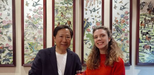 Cina: dottoranda italiana studia la pittura su vetro a Tianjin (1)