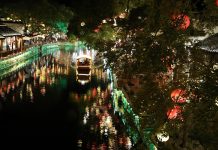 Cina: vedute notturne nell’area Huishan Yingyueli (3)