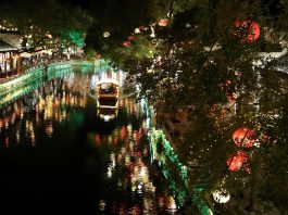 Cina: vedute notturne nell’area Huishan Yingyueli (3)