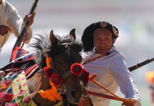 Cina: al via il 44esimo festival delle corse di cavalli di Yushu (1)