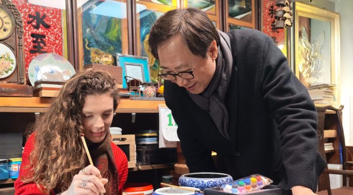Cina: dottoranda italiana studia la pittura su vetro a Tianjin (2)