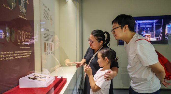 Cina: Anhui, esposti rari tesori in legno laccato dell’epoca dei Tre Regni (3)