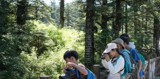 Cina: paesaggi e turisti sul monte Wawu nel Sichuan (3)