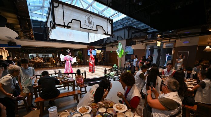 Cina: forte aumento di turisti a Hainan durante le vacanze estive (1)