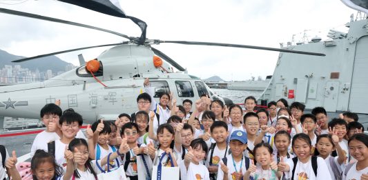 Cina: Hong Kong, porte aperte per la flotta della Marina dell’EPL (2)