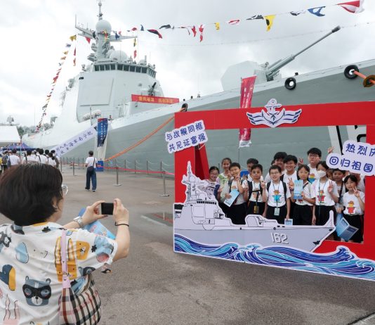 Cina: Hong Kong, porte aperte per la flotta della Marina dell’EPL (3)