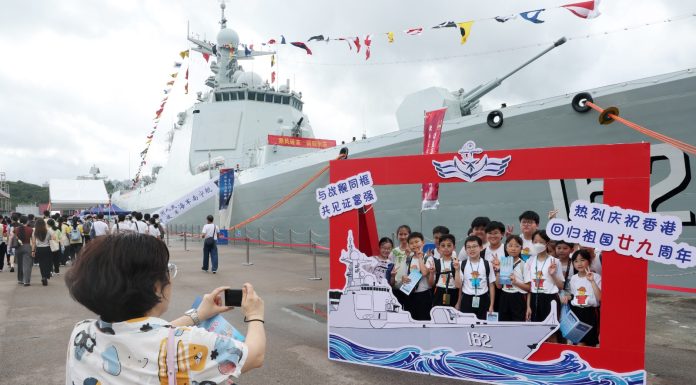 Cina: Hong Kong, porte aperte per la flotta della Marina dell’EPL (3)