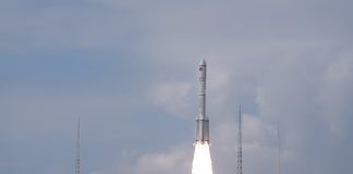 Cina: nuovi satelliti per comunicazioni lanciati con Long March-6 (1)